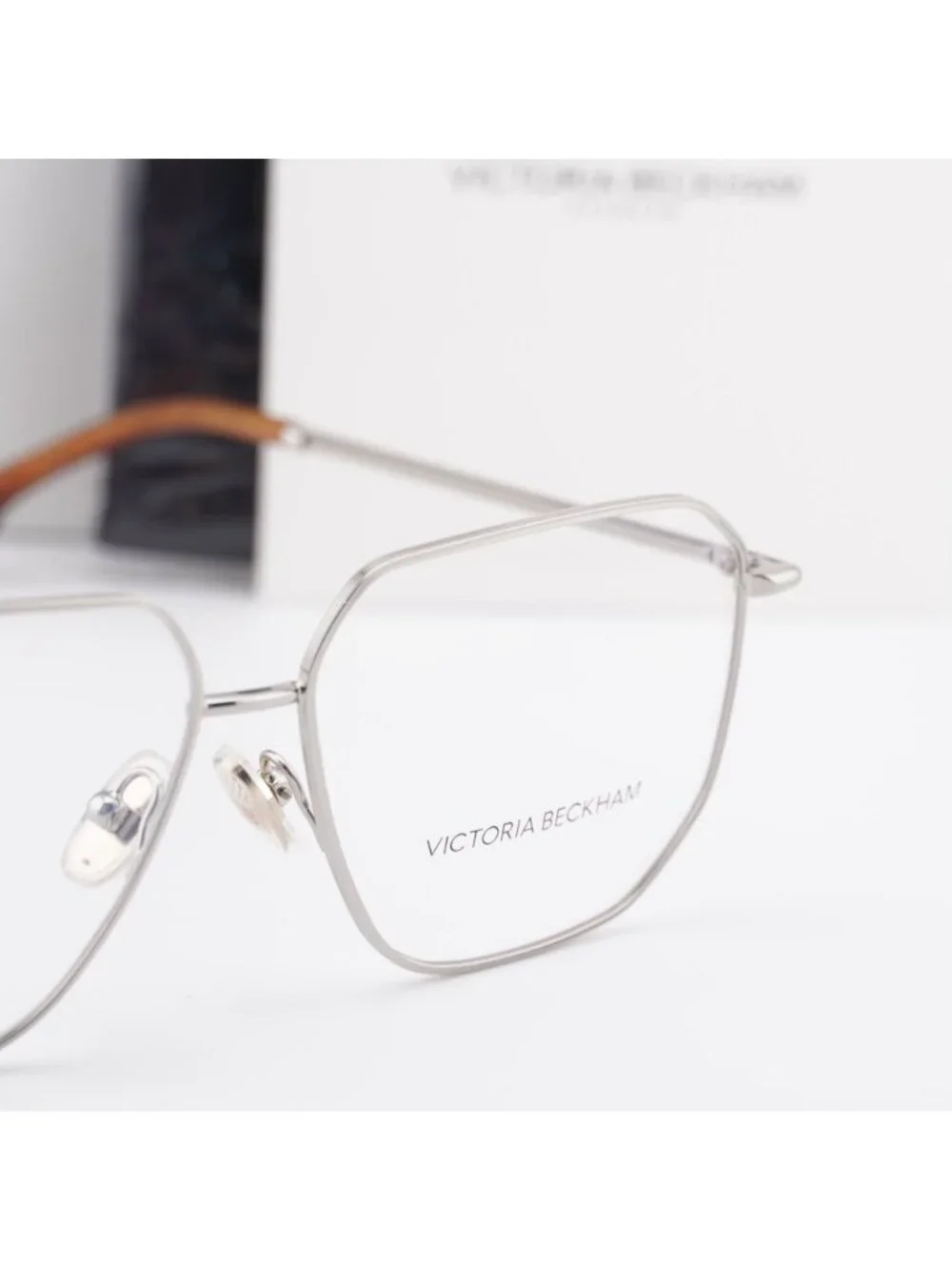 Victoria Beckham model vb2115